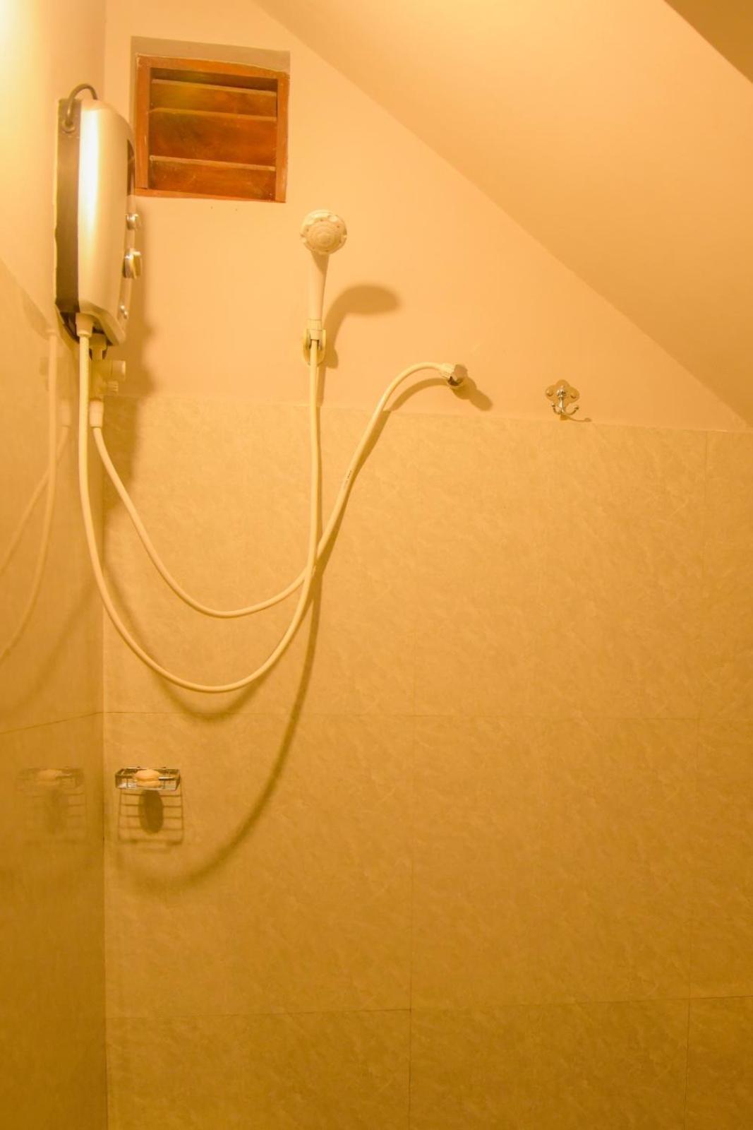 Brown House Hotel *