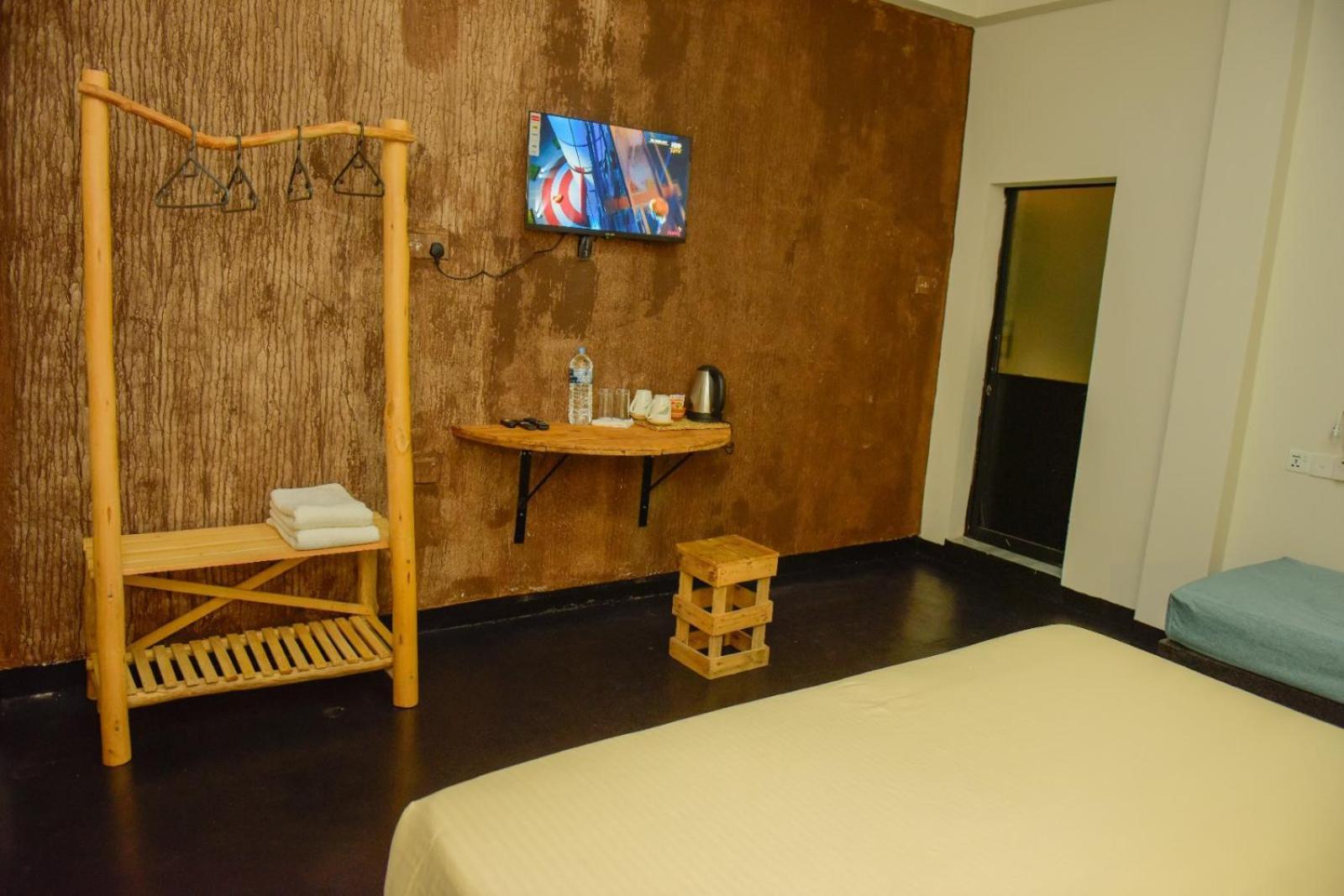 Brown House Hotel *