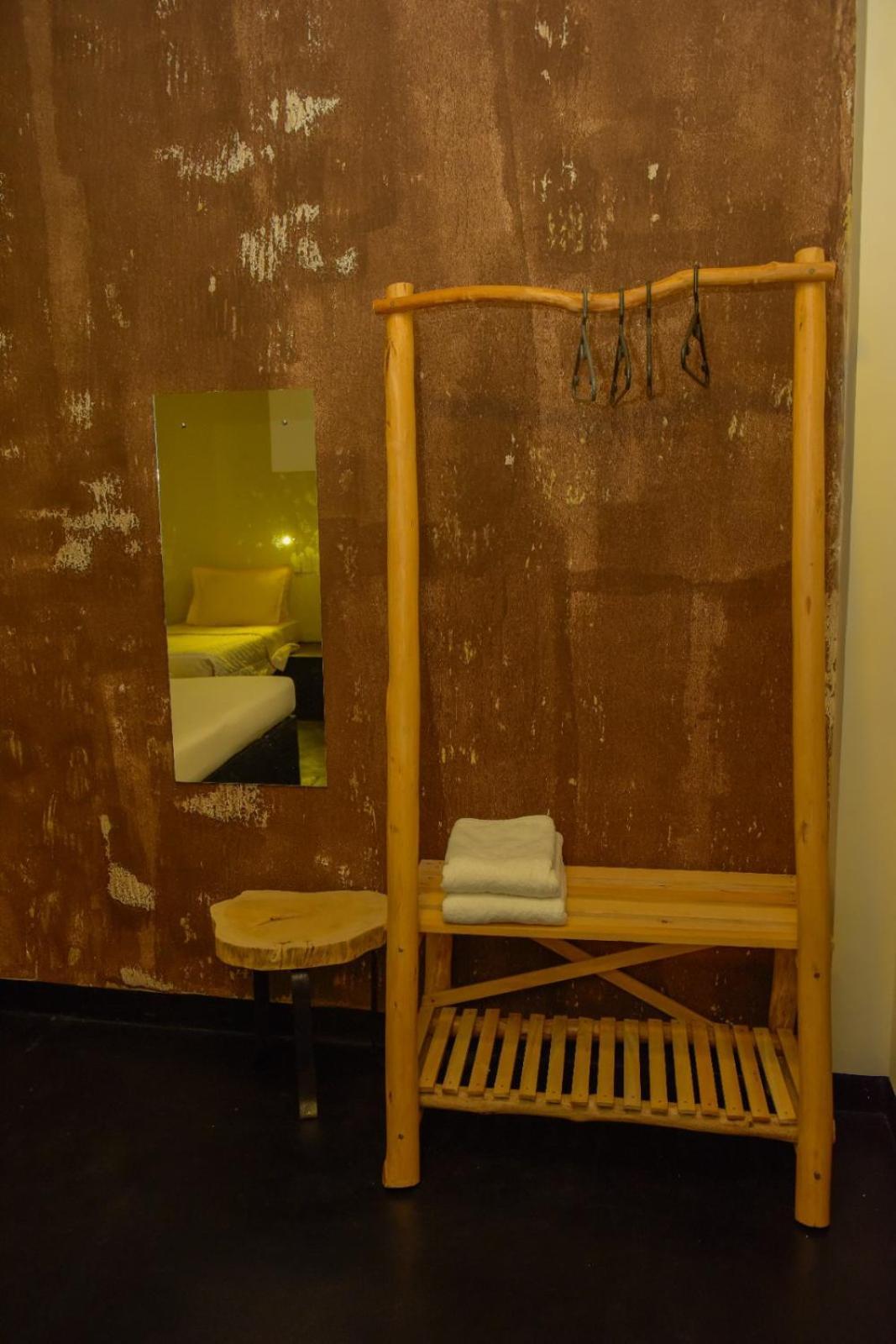 Hotel Brown House *