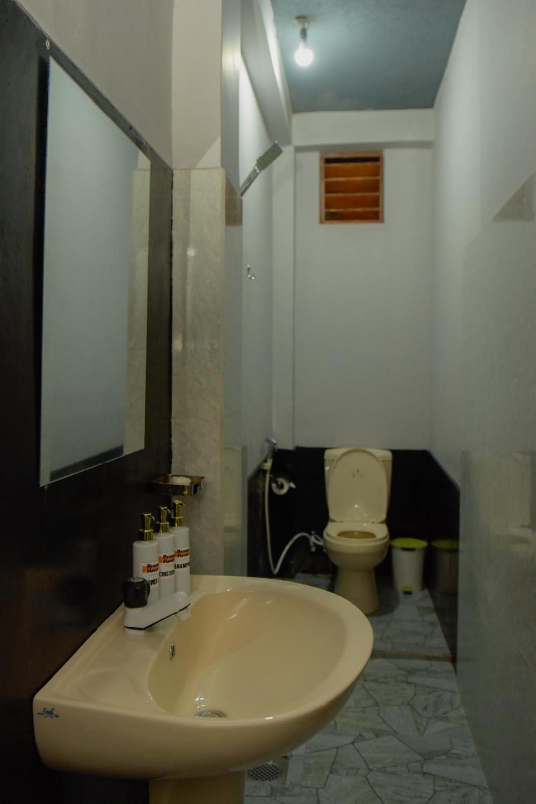 Brown House Hotel *