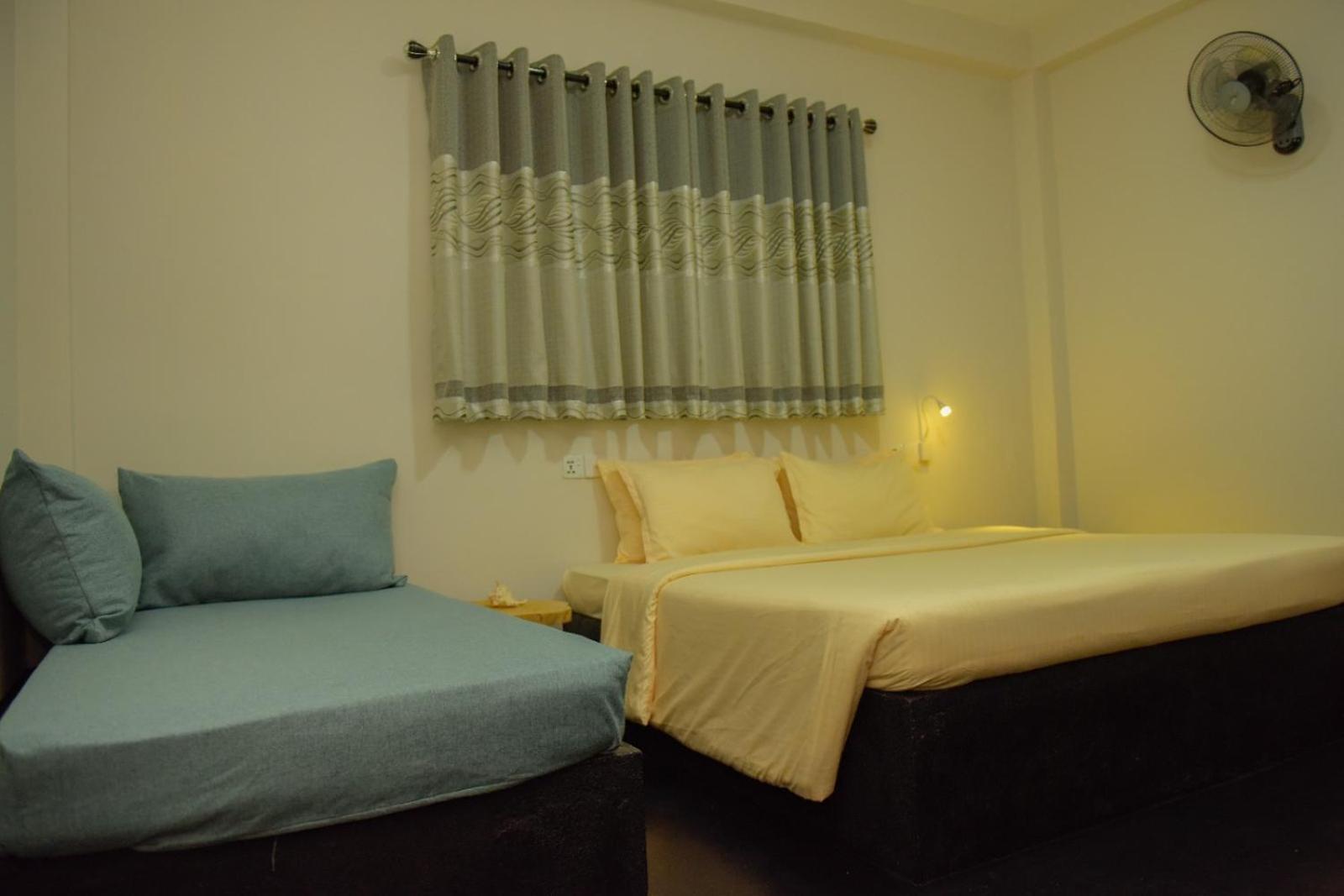 Brown House Hotel *