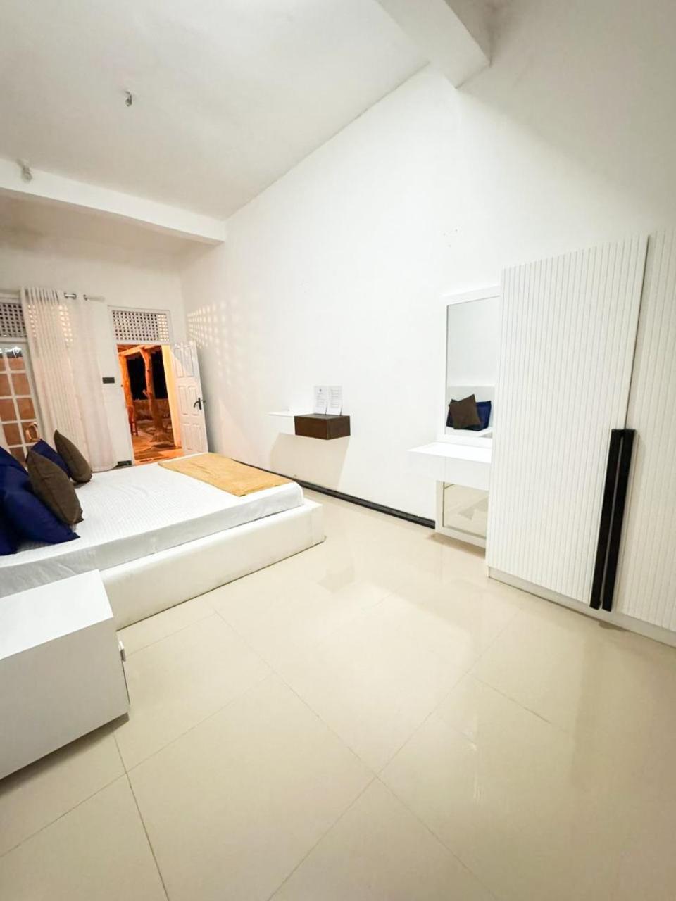 Hostel Ceylon Happy Laugh - *