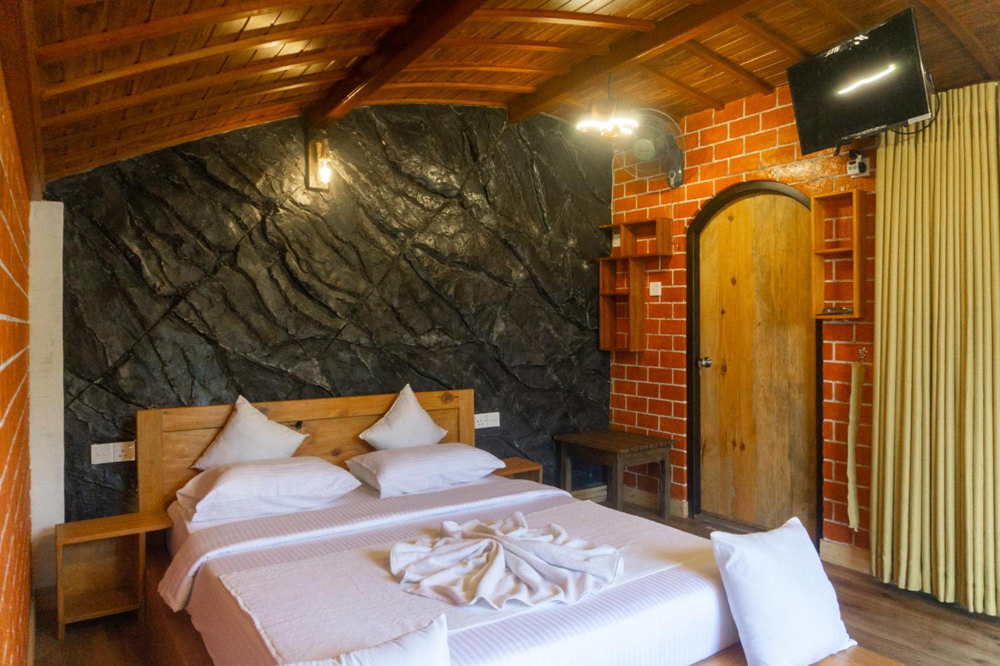 Hobbit Hole Hideaway *