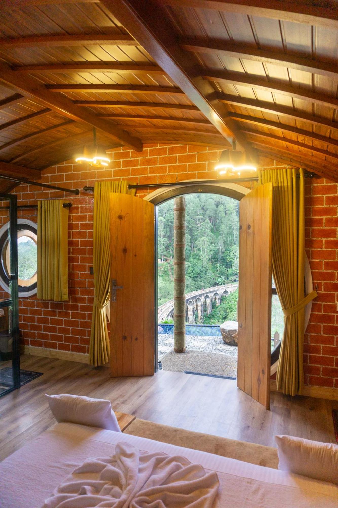 Bed & Breakfast Hobbit Hole Hideaway
