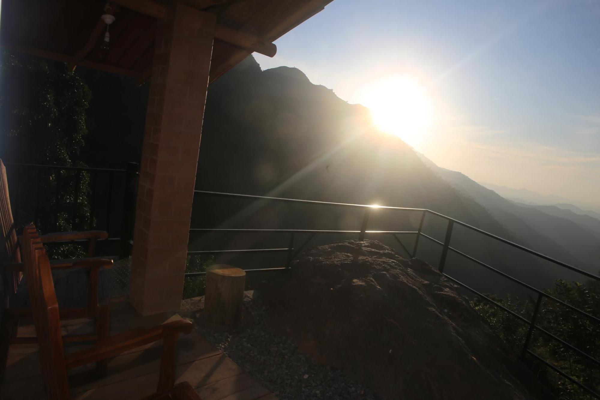 Jungle Cave Lodge