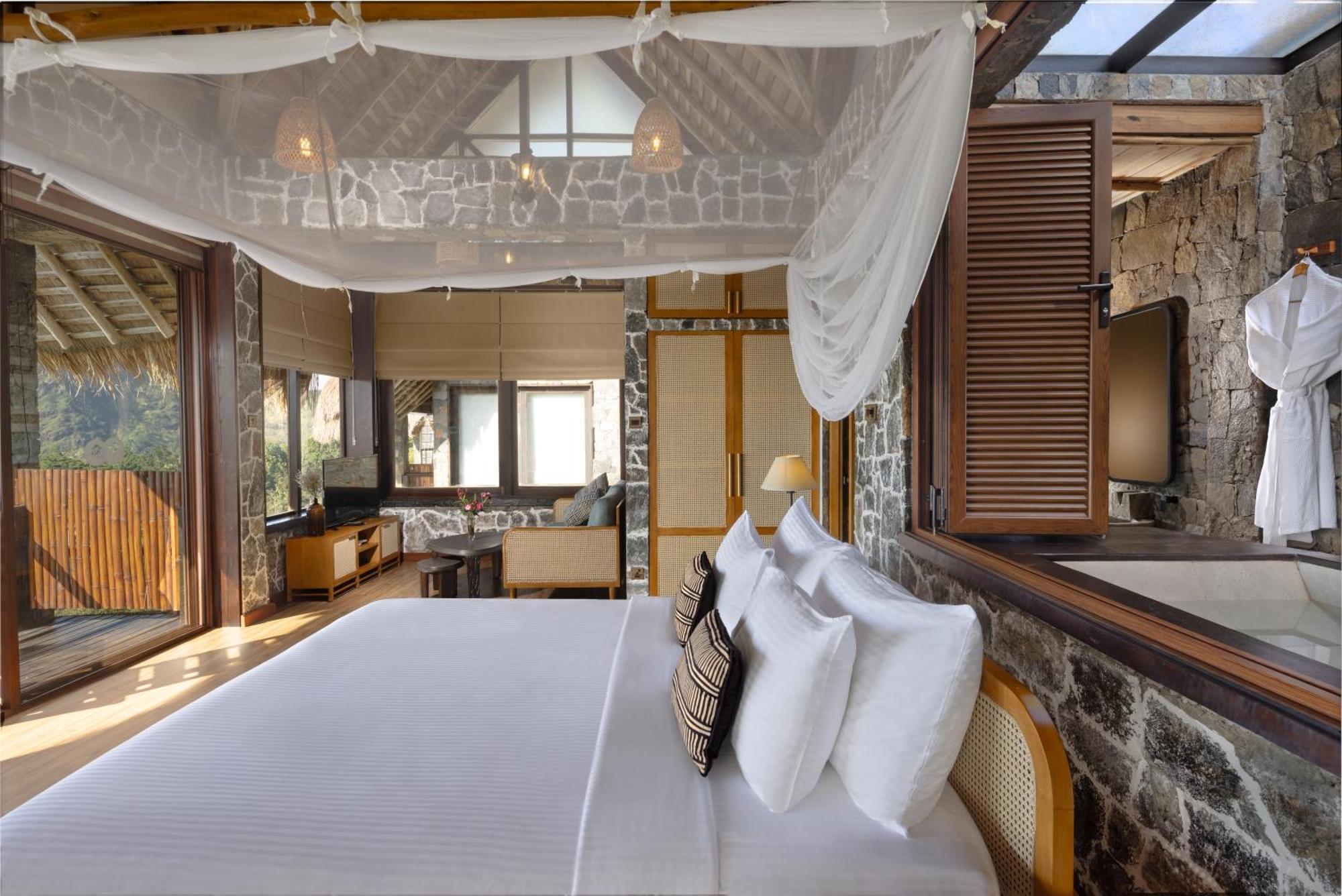 98 Acres & Hotel Ella