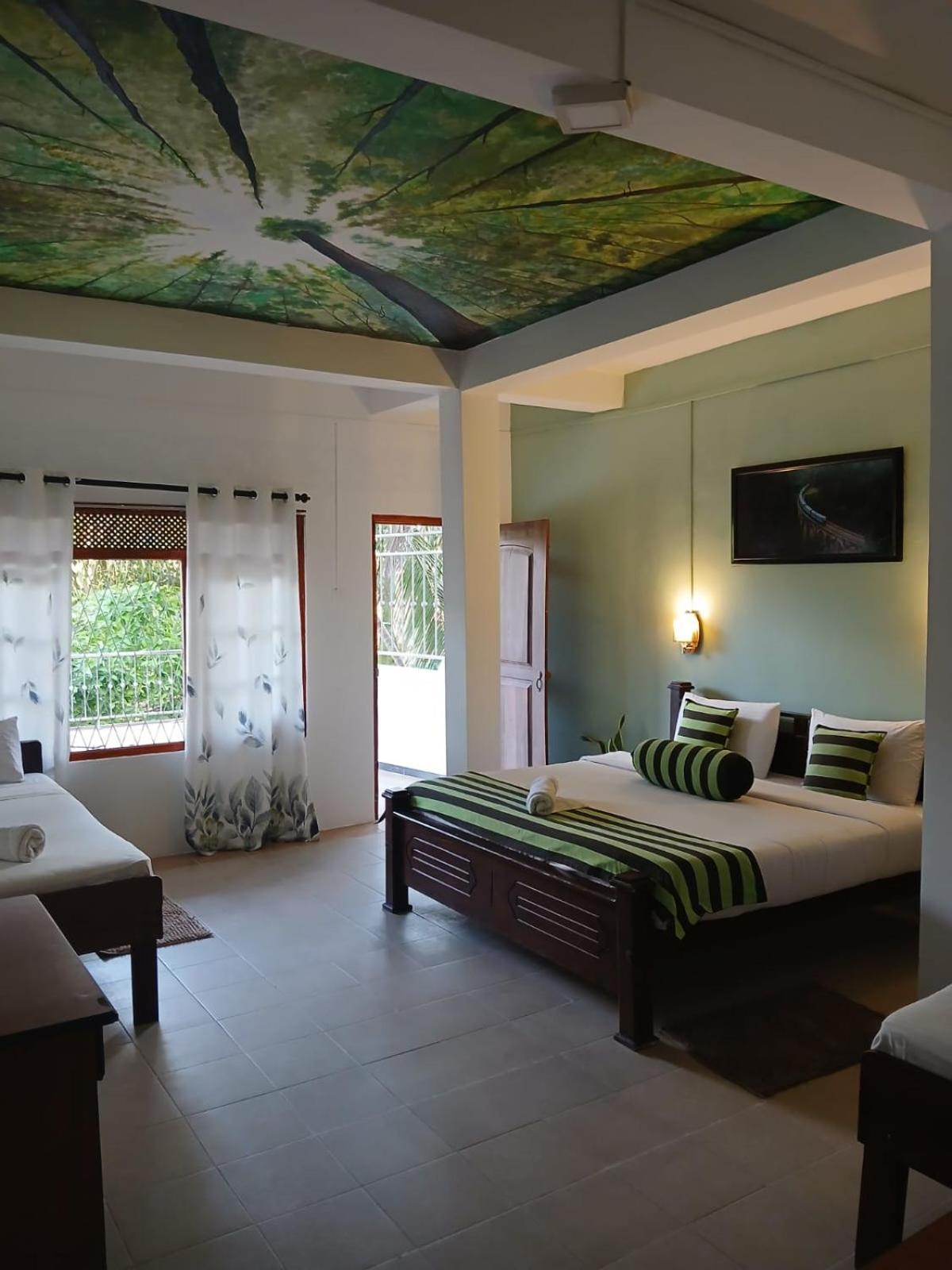 Hotel The Peak 3*