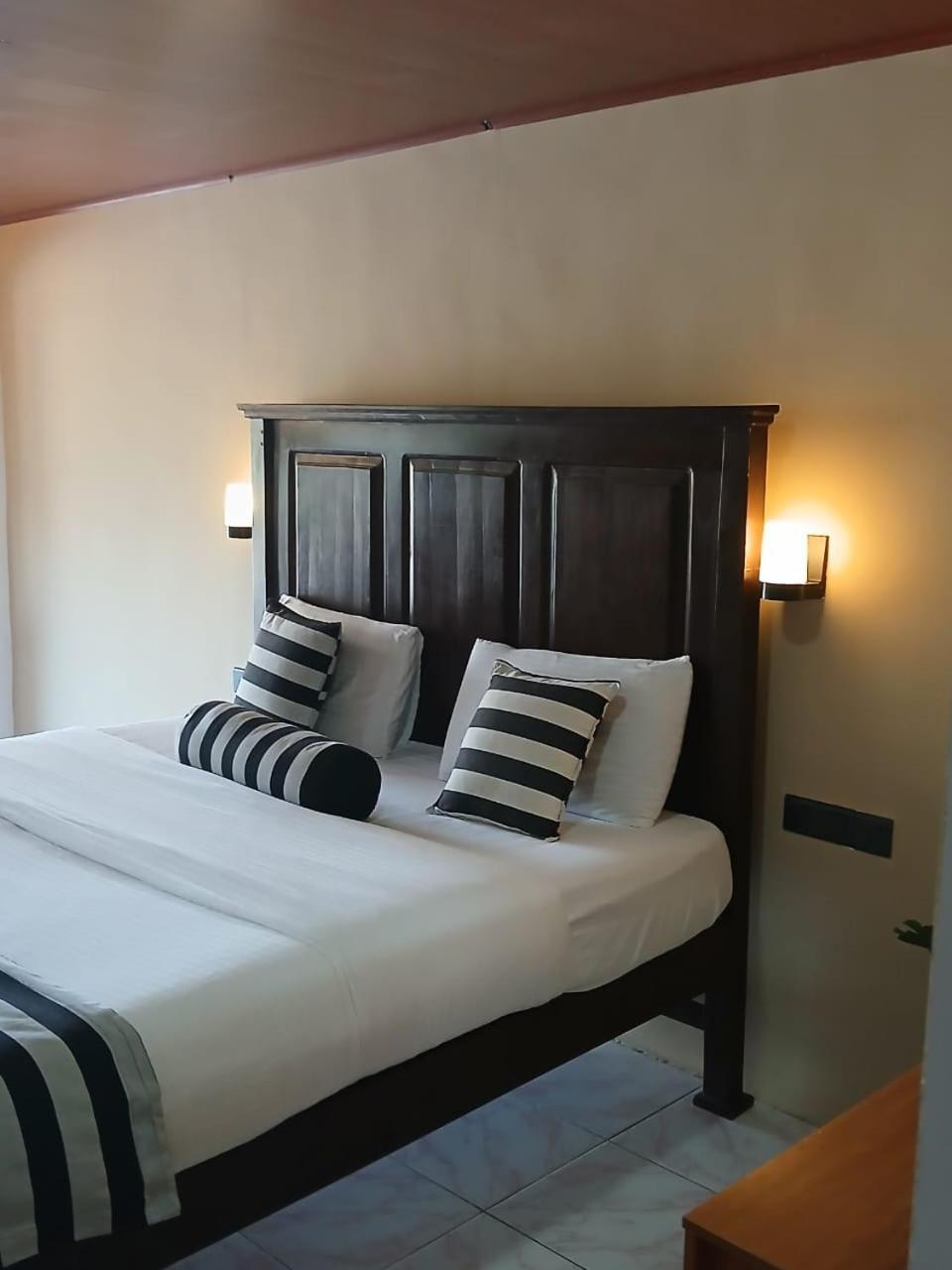 The Peak Hotel 3*
