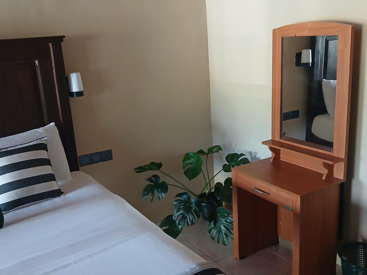 Hotel The Peak Ella
