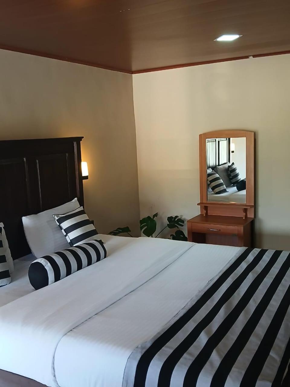 The Peak Hotel 3*