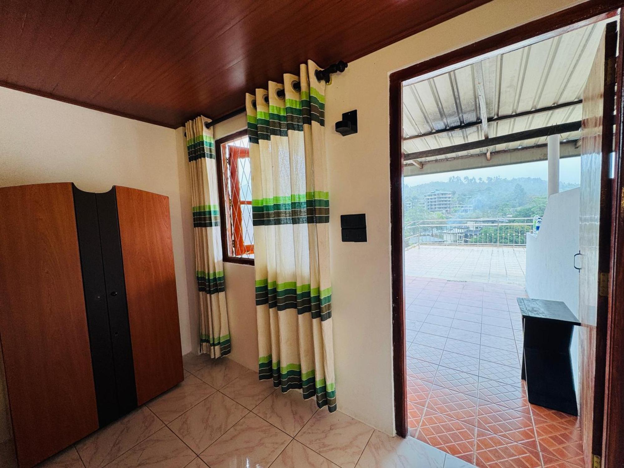 Hotel The Peak Ella