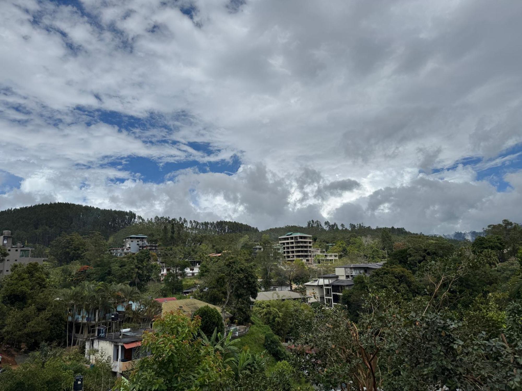 Hotel The Peak 3*