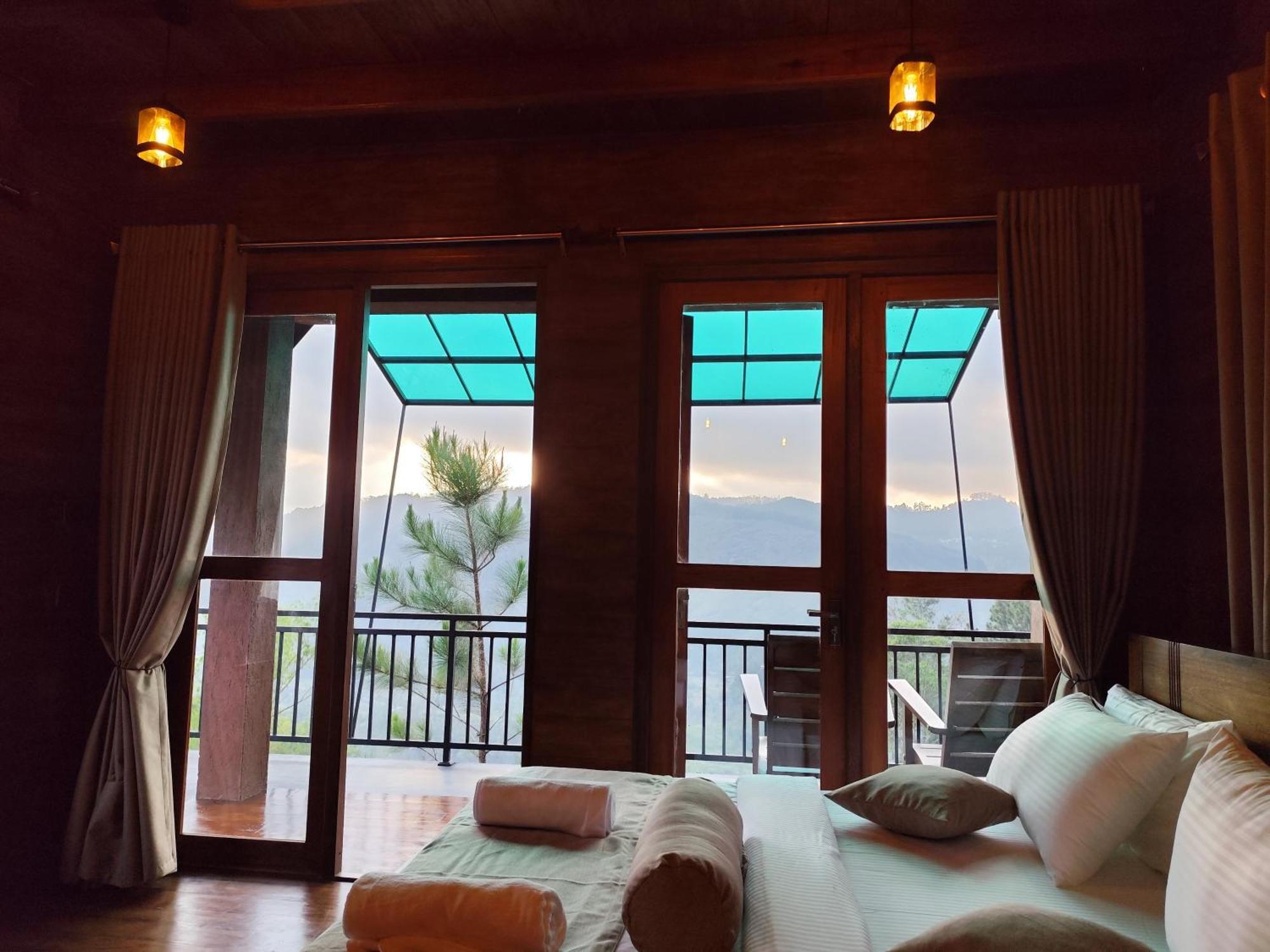 Miracle View Lodge *