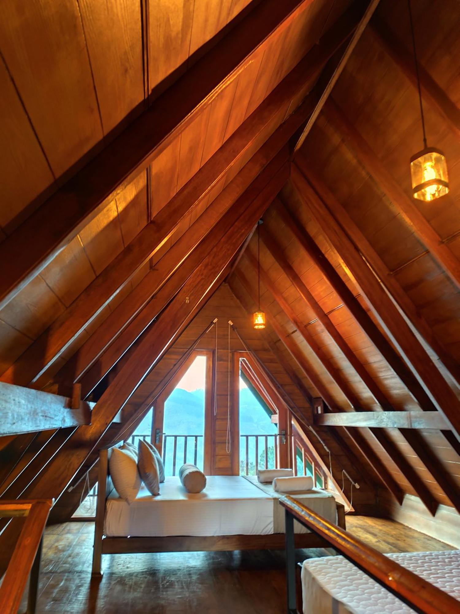 Lodge Miracle View Ella