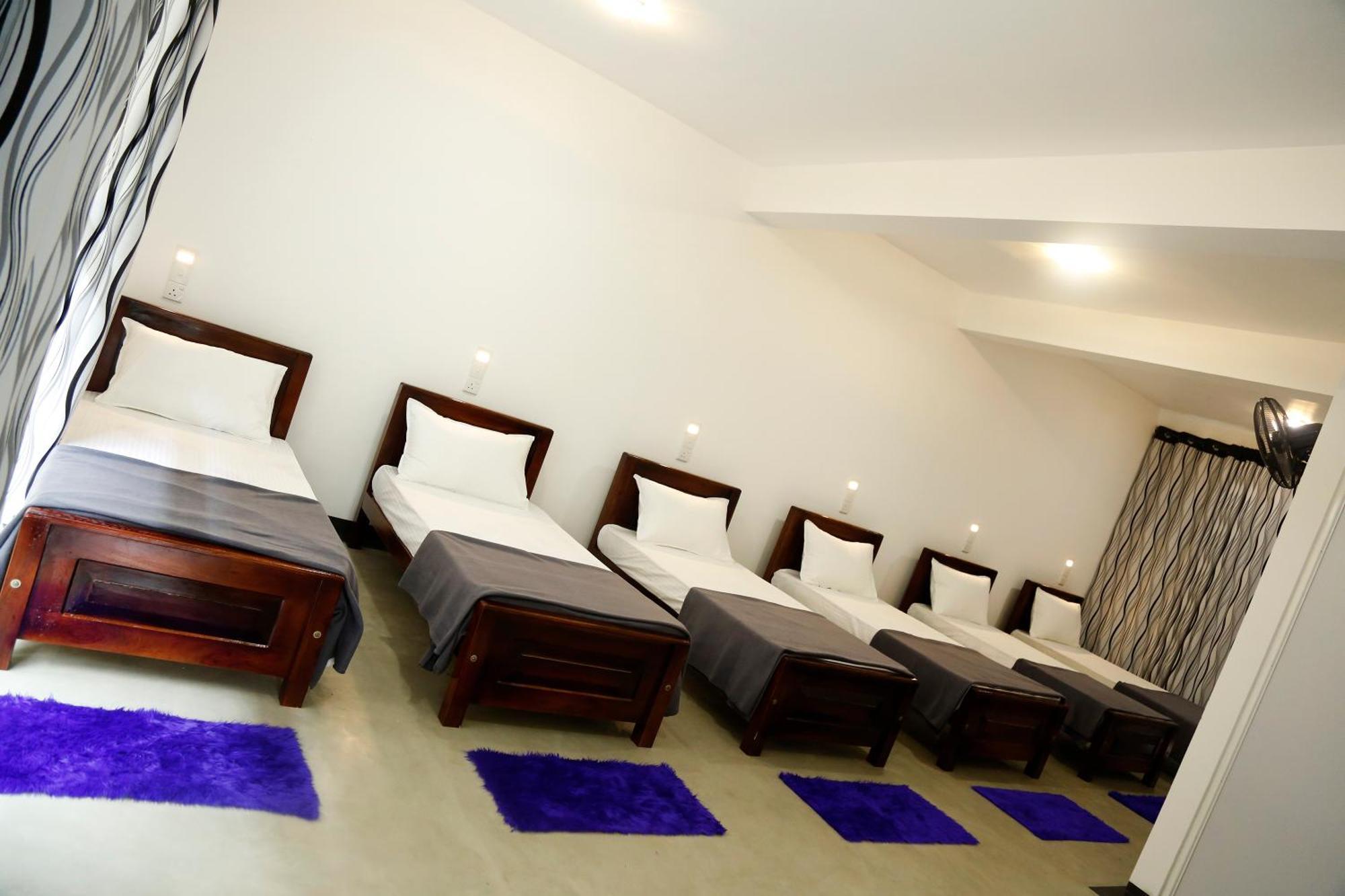 4 Axes Boutique Hostel *