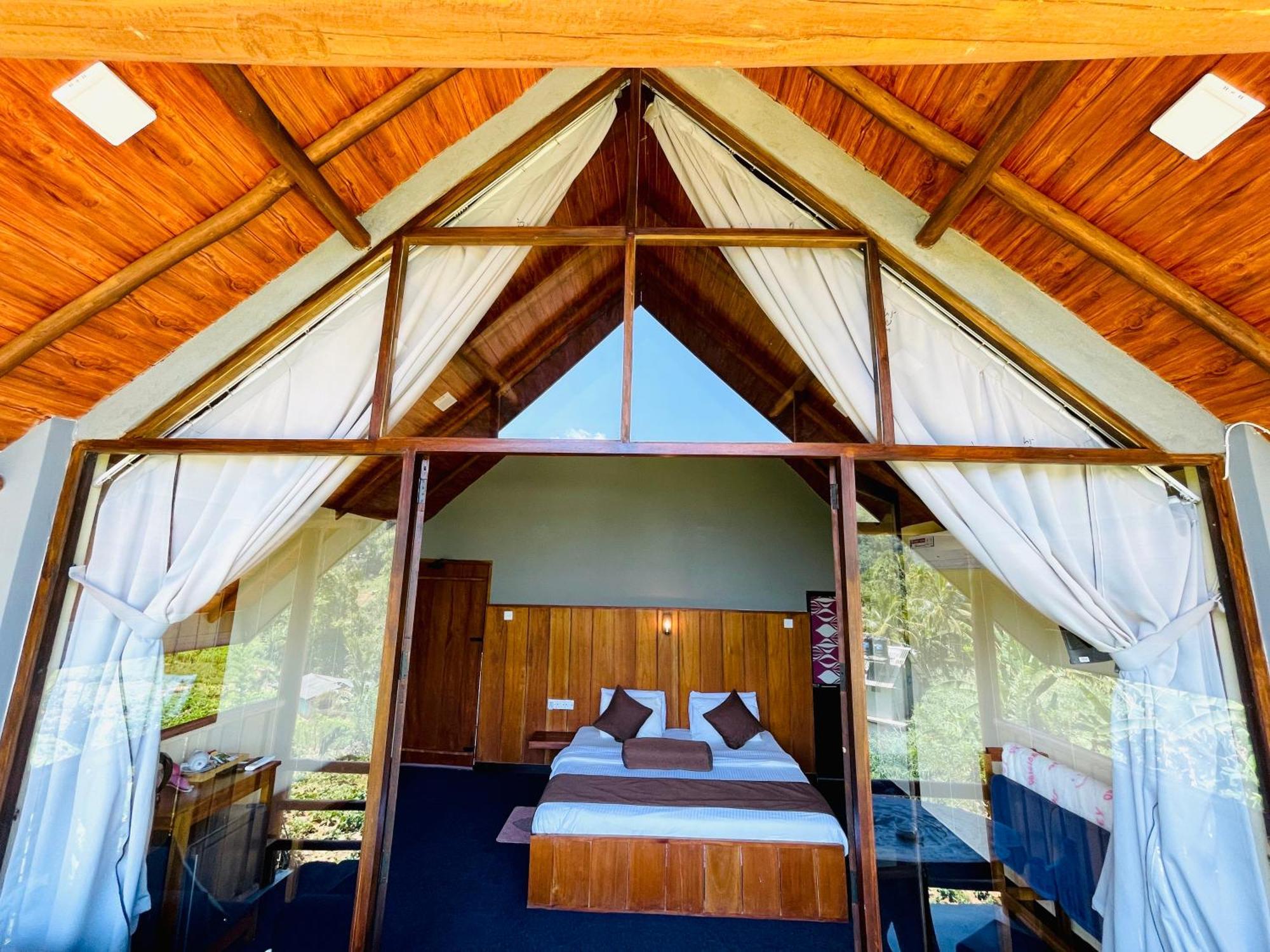 Bed & Breakfast Lovers View Ella