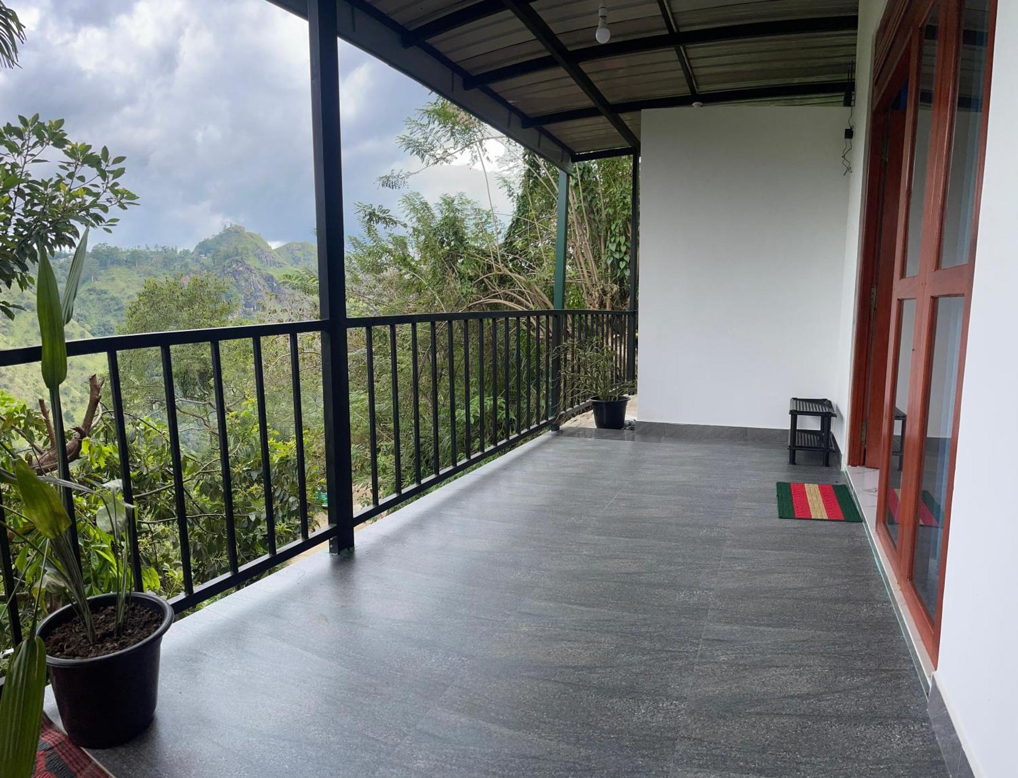 Hobbit At Mountain Homestay