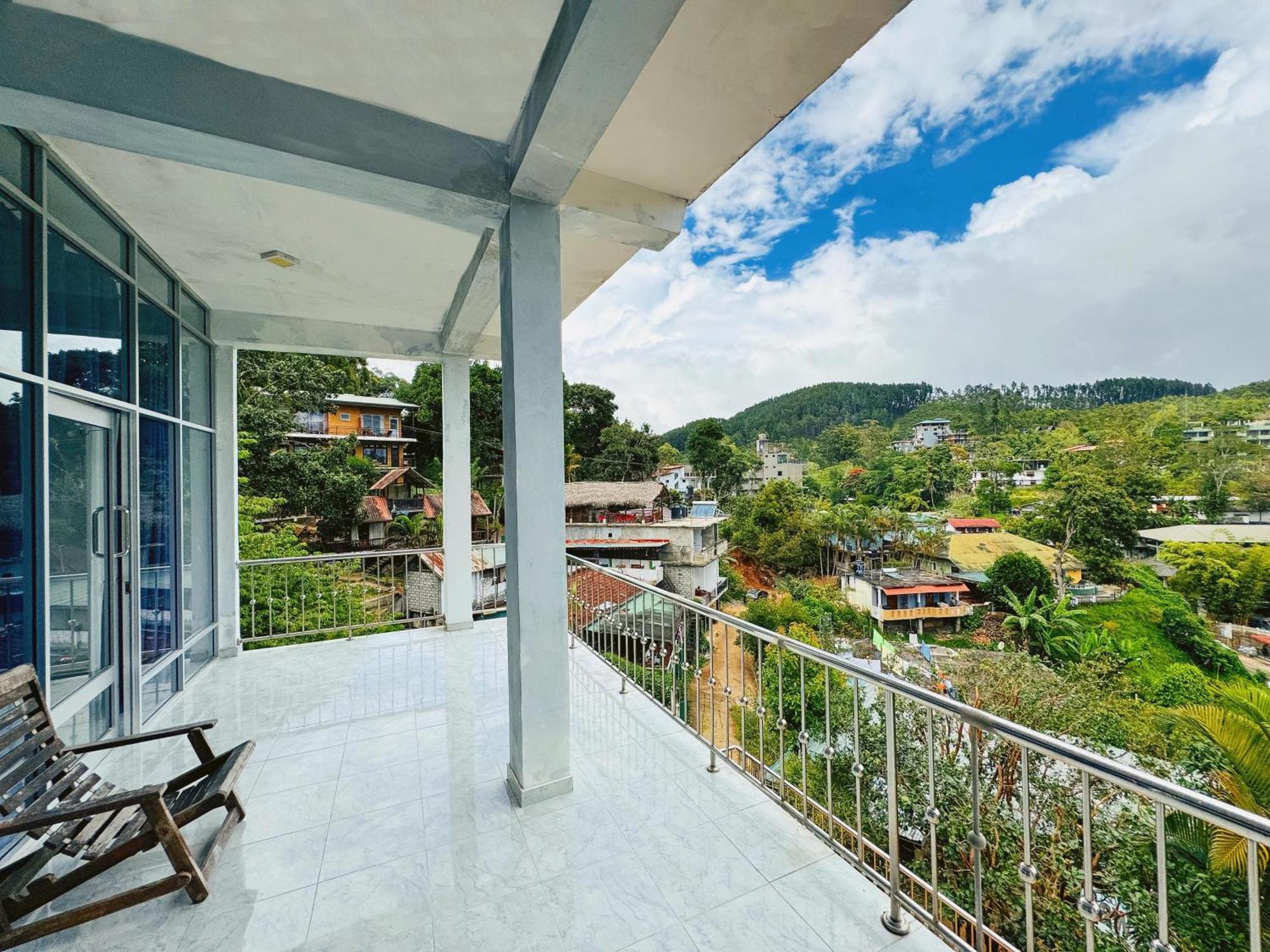 Hotel The Peak 3*