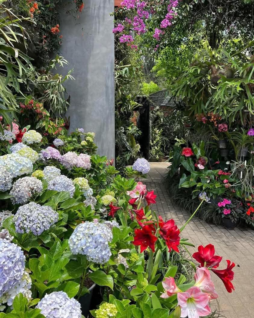 Flower Garden Hotel