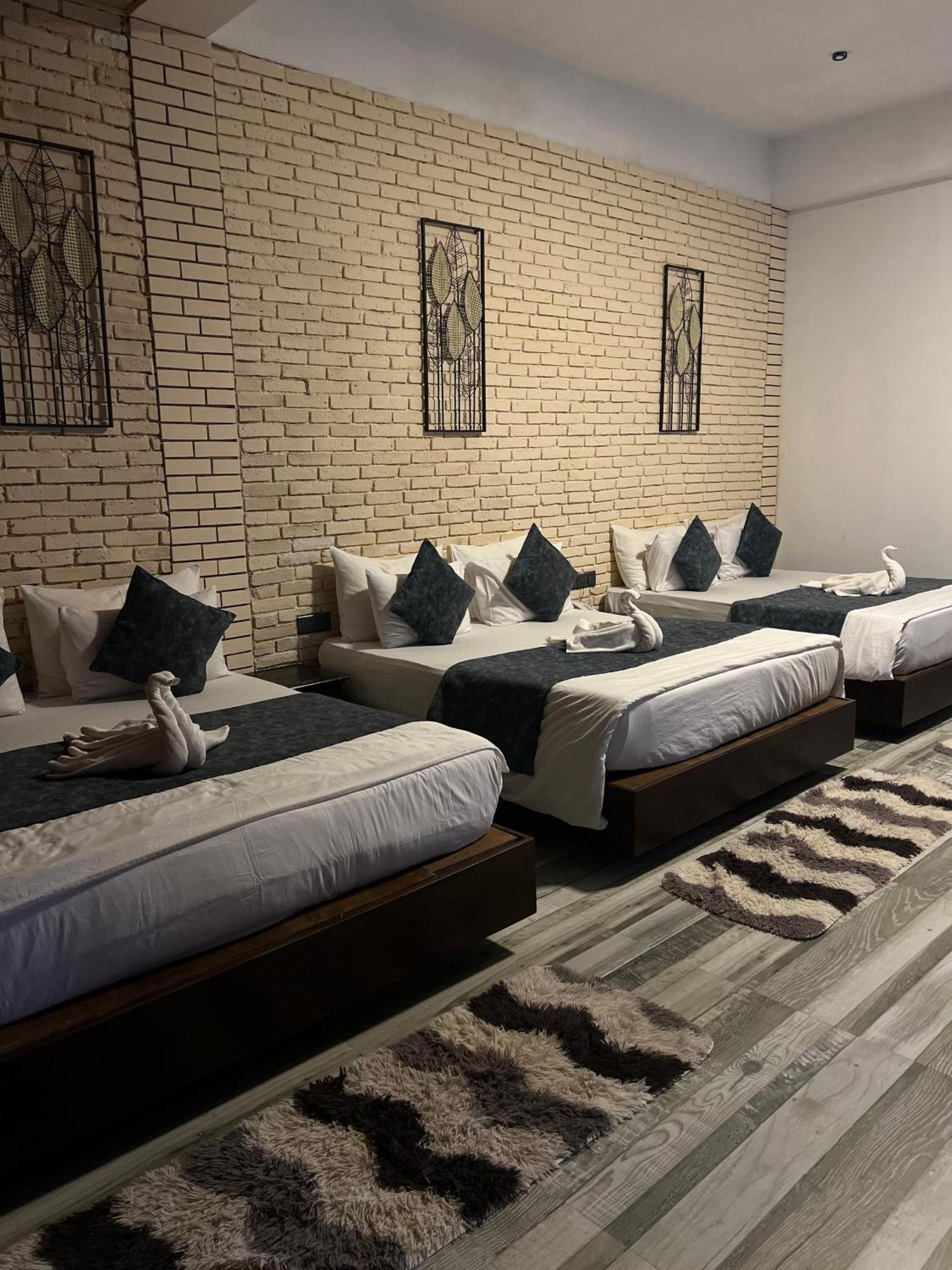 Hillcrest Bed & Breakfast 2*