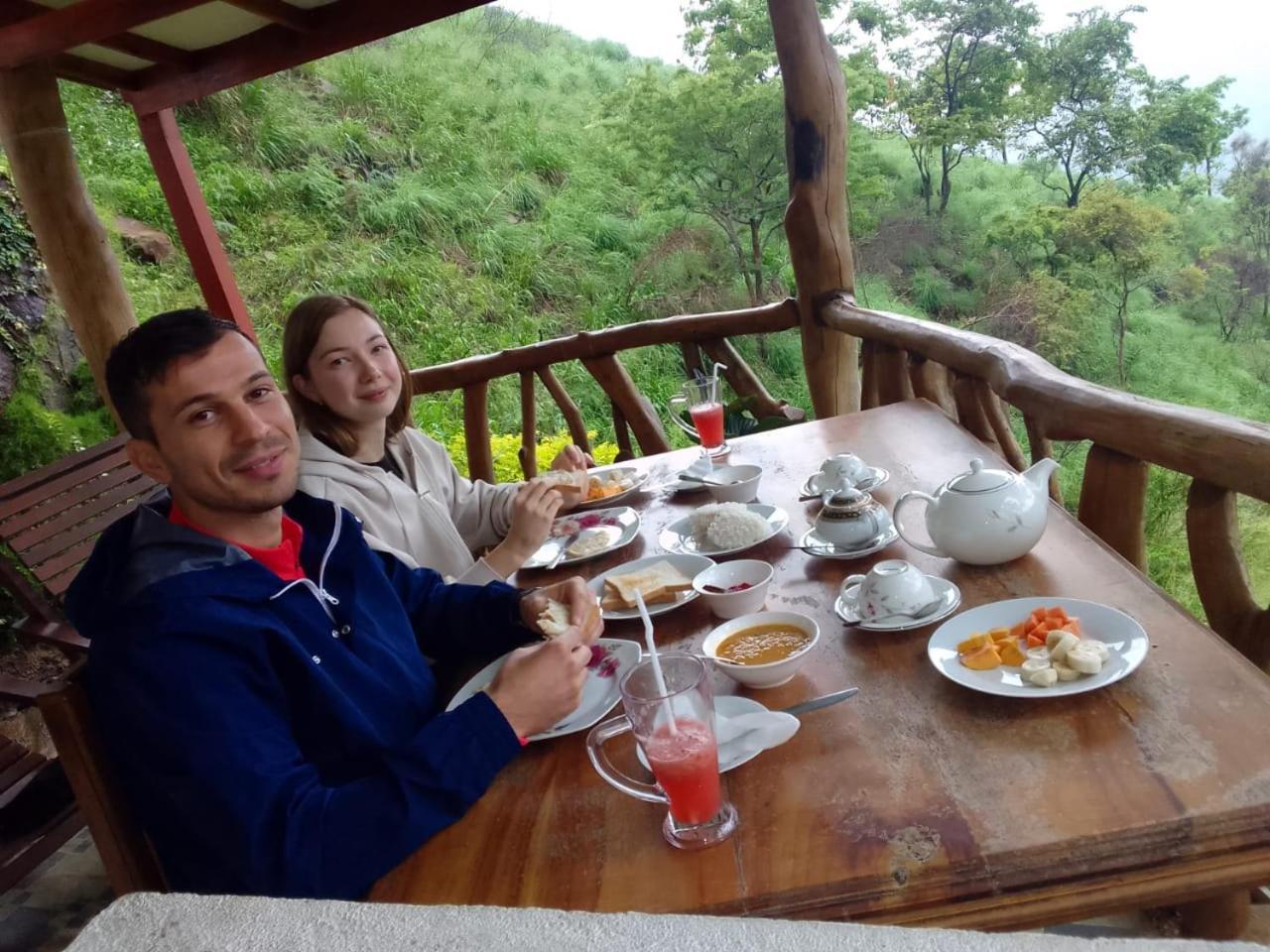 Mountain Range Homestay *