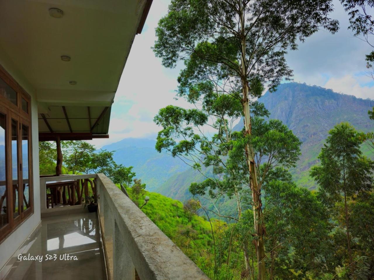 Mountain Range Homestay *
