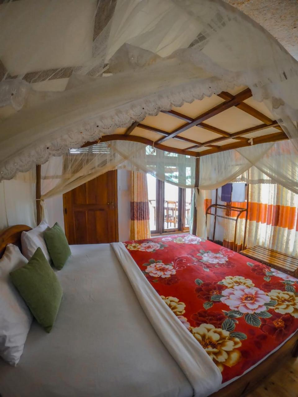 Mountain Range Homestay *