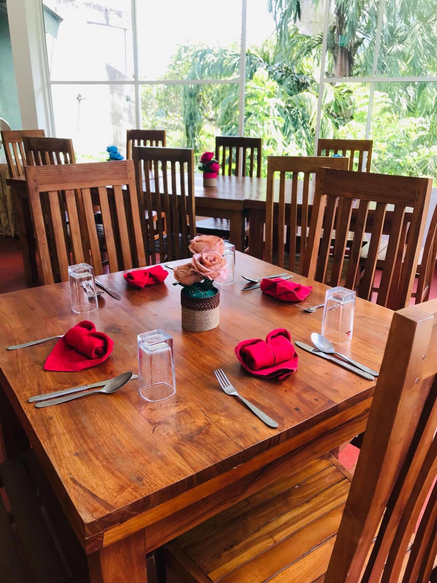 La Karanda Breeze Hotel