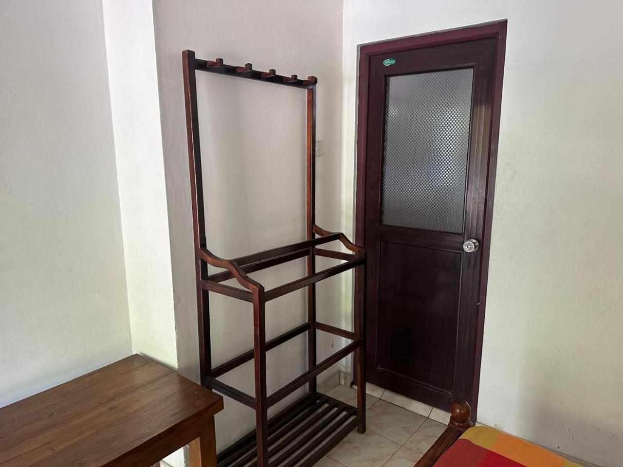 La Karanda Breeze Hotel