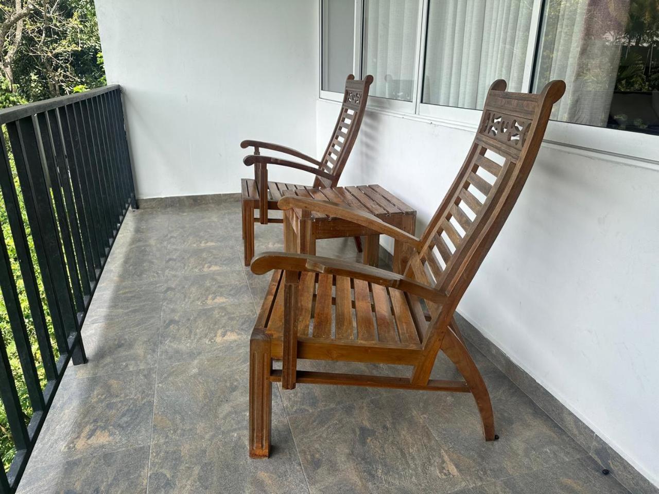 La Karanda Breeze Hotel