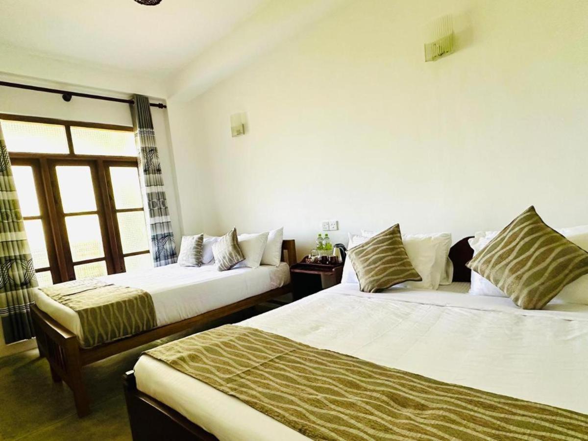 La Riya 6 Minutes To Town Hotel