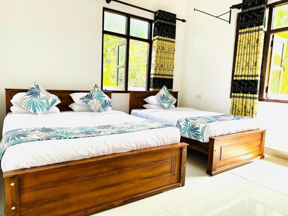 La Riya 6 Minutes To Town Hotel