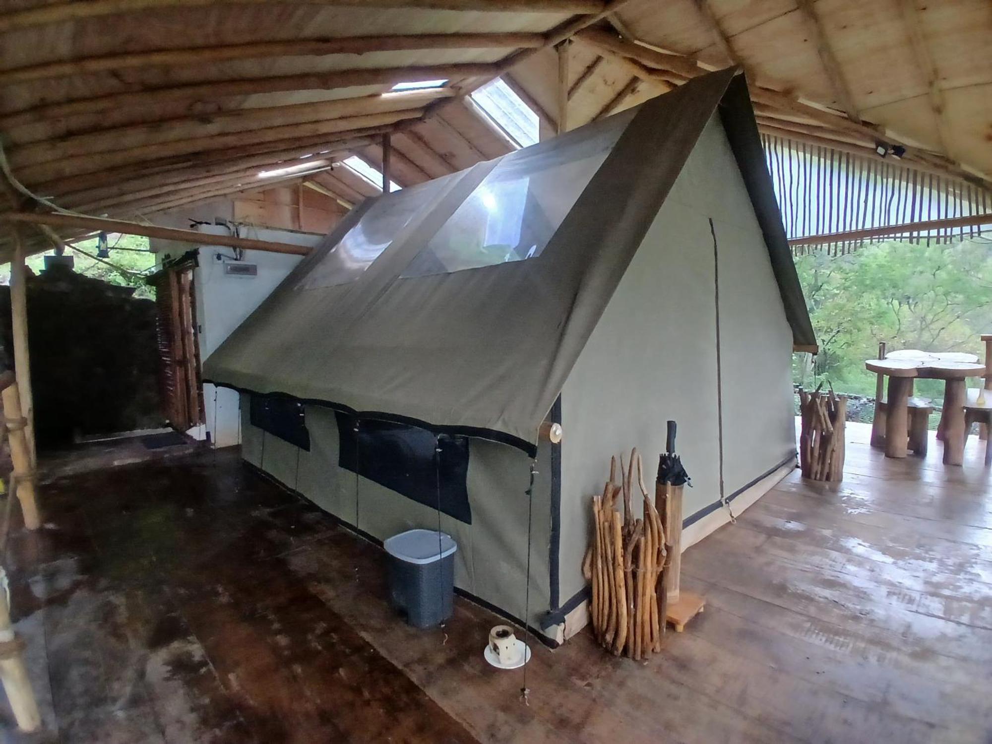 Lodge Retreat Glamping Tent For Nature Lovers *