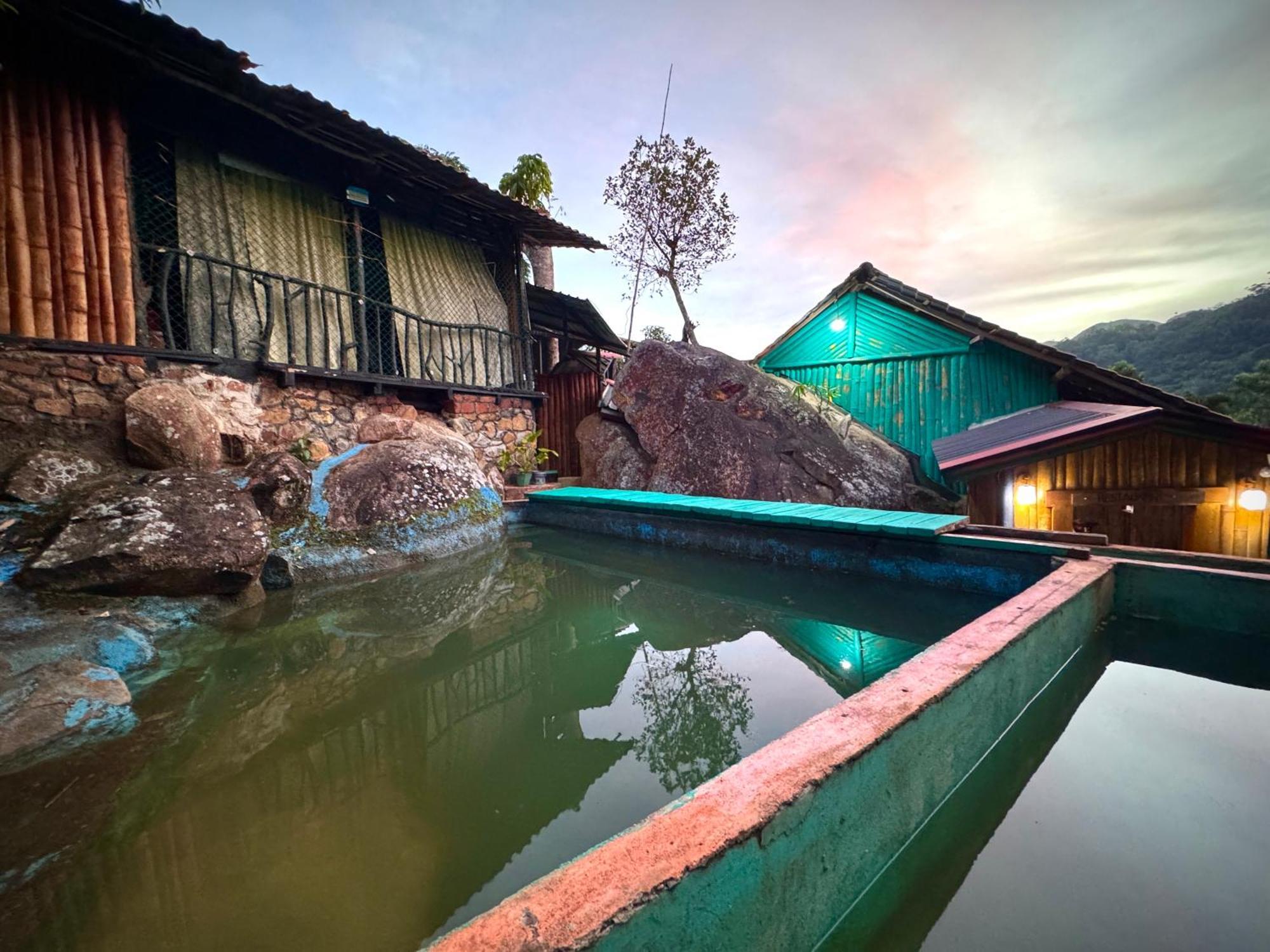 Hostel Ravana Falls *