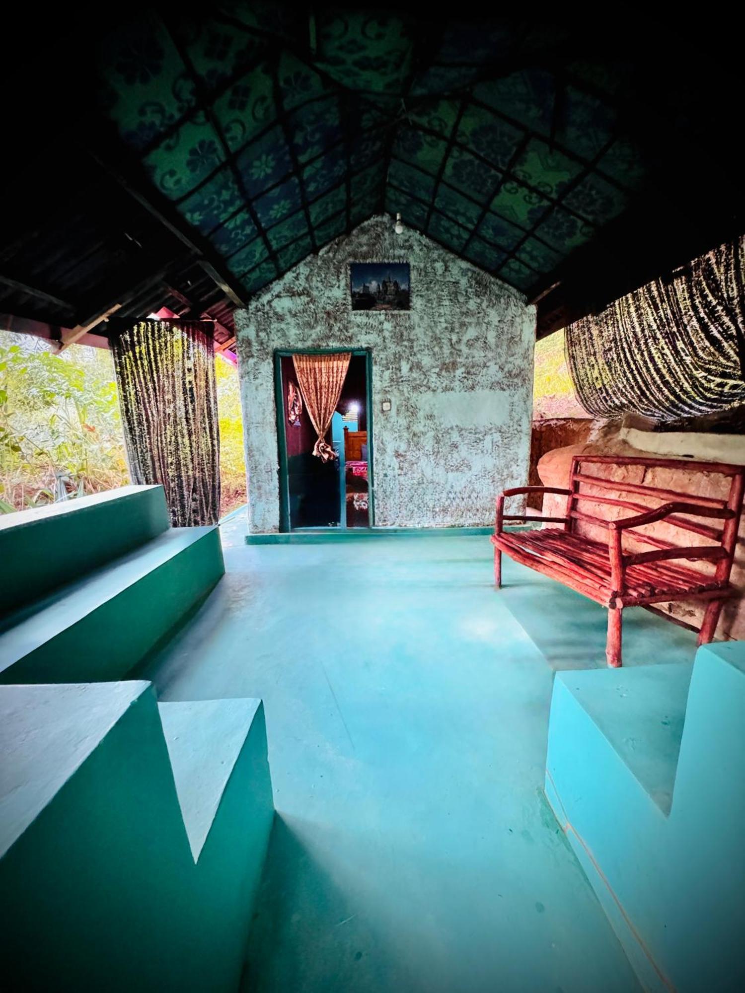 Ravana Falls Hostel *
