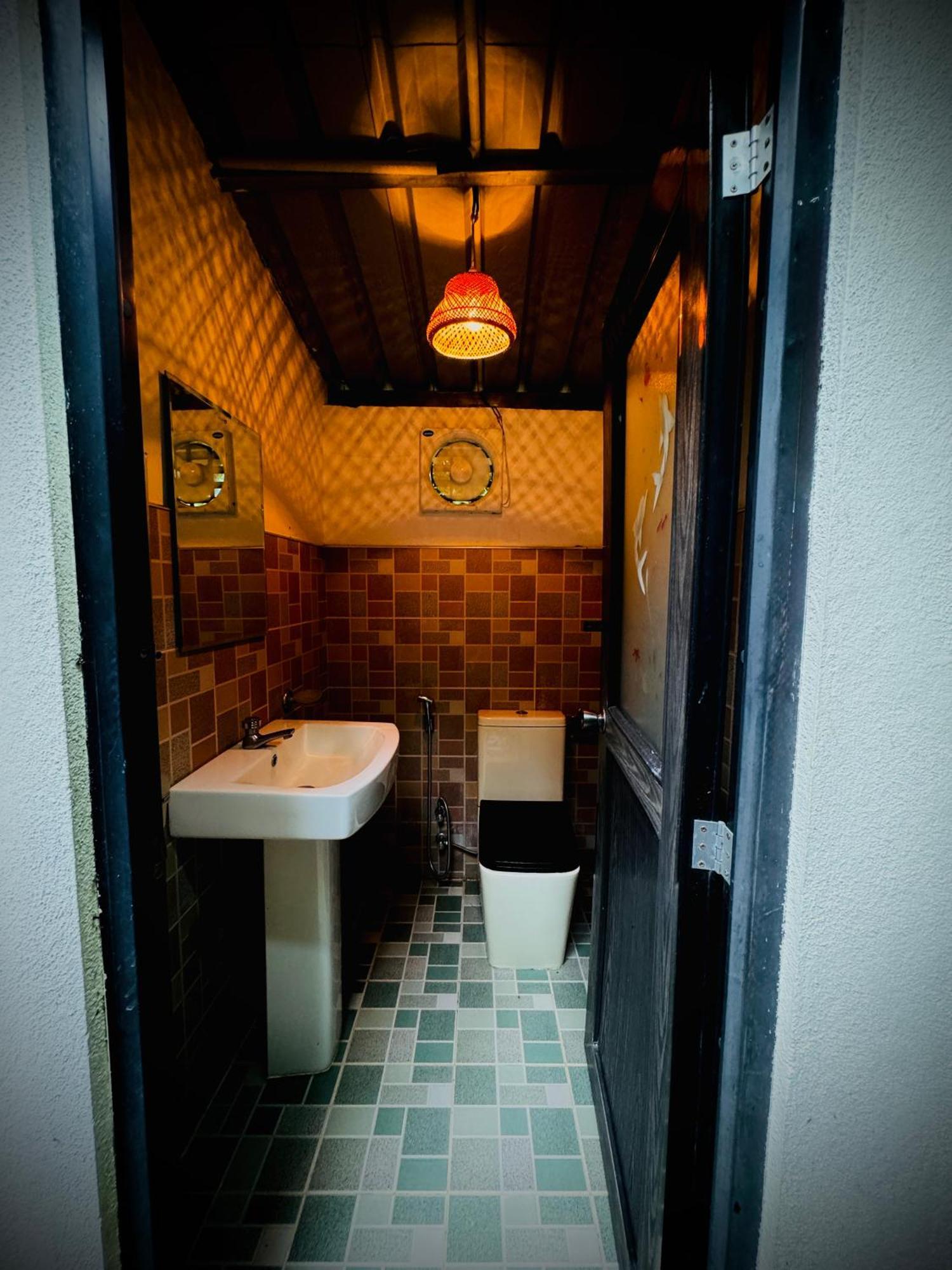 Ravana Falls Hostel *