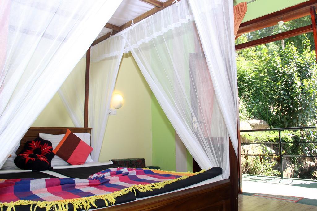 Guest house Hide View