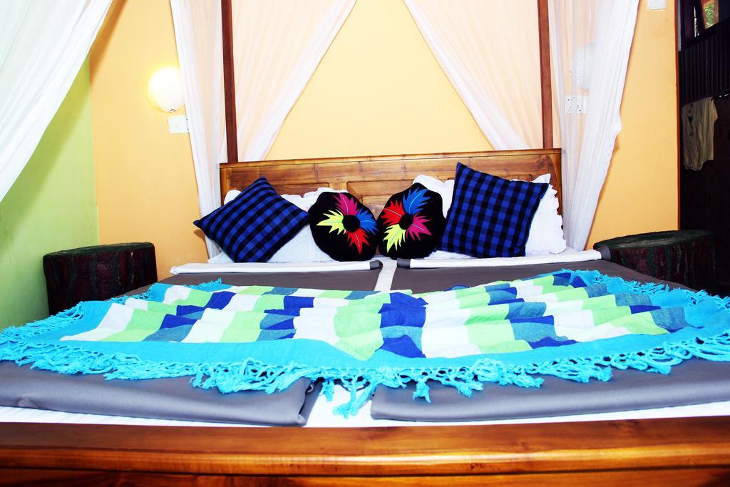 Guest house Hide View
