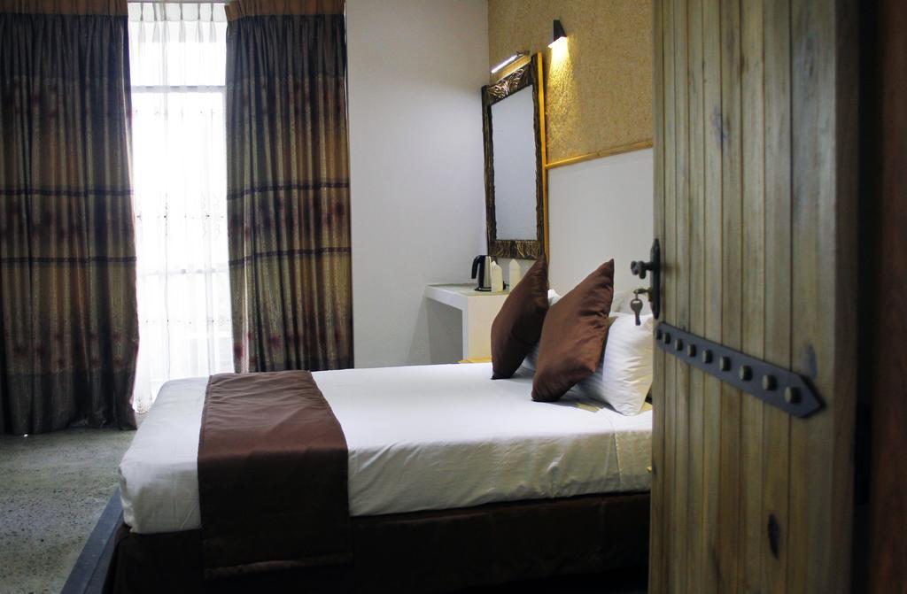 The Tenth Hotel Ella
