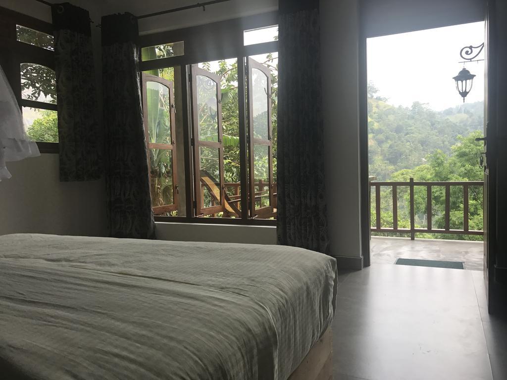 Raveena 4* Ella