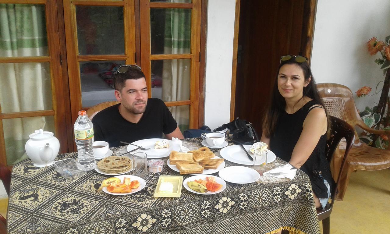 Nature's Glow And Restaurant Homestay *