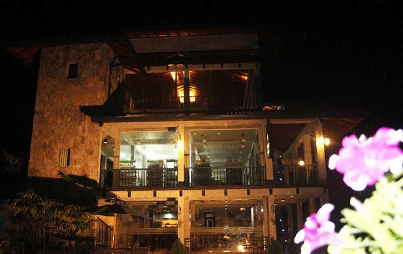 Oak Ray Gap Hotel