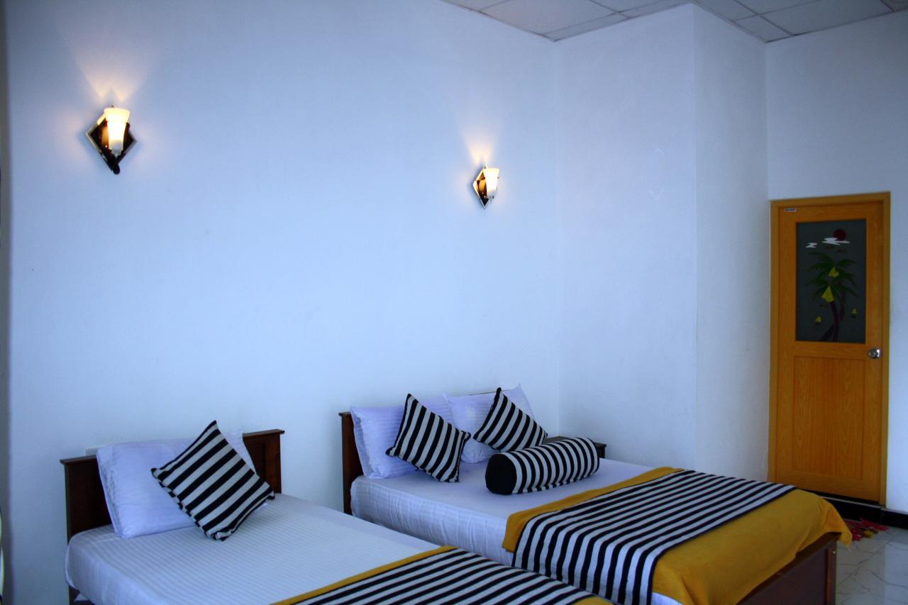 Hotel Adhi's Place