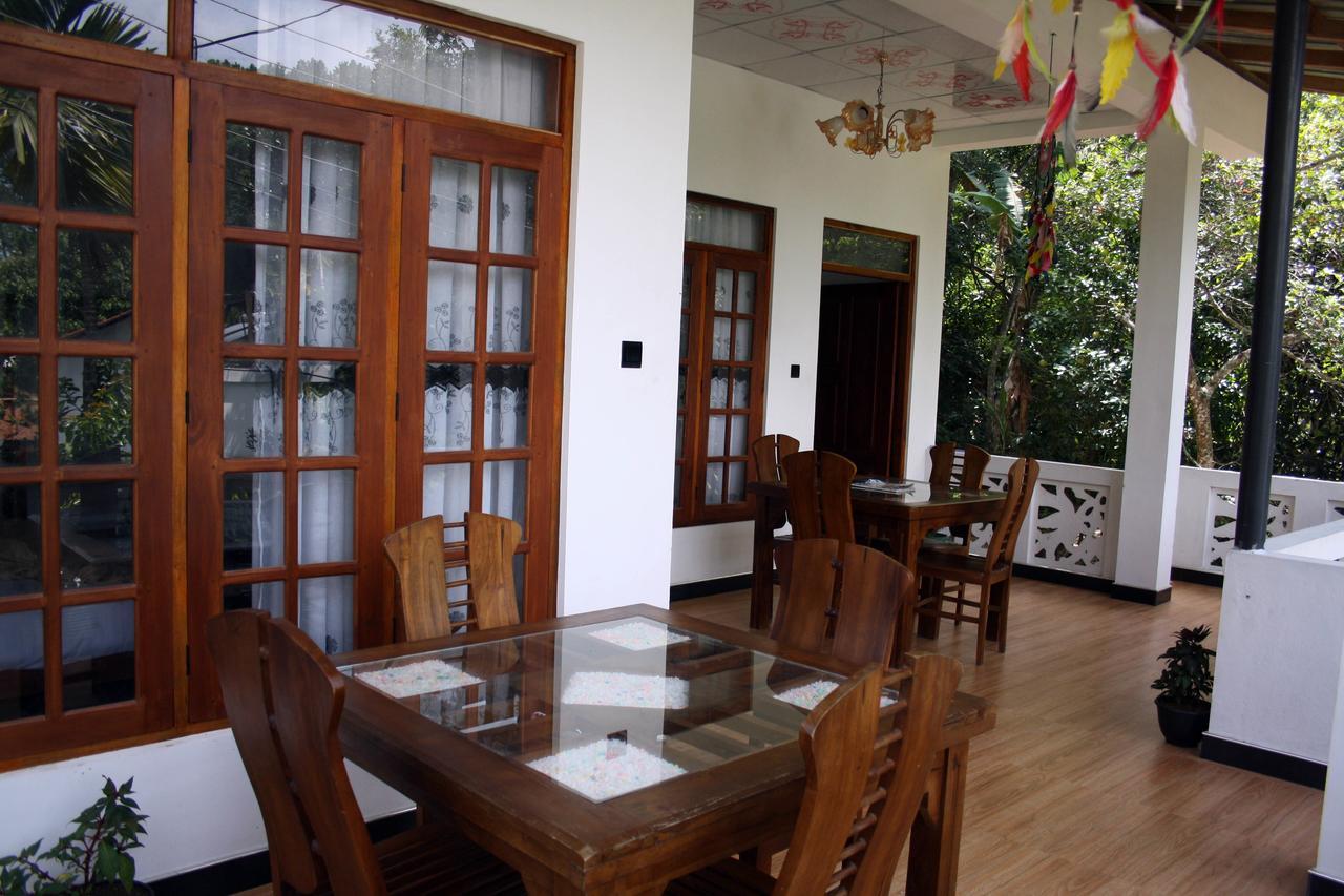 Adhi's Place Hotel Ella
