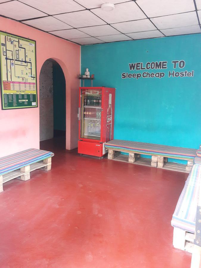 Sleep Cheap Hostel *