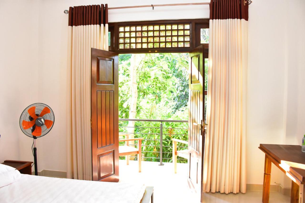Ella, Nine Arch Hotel