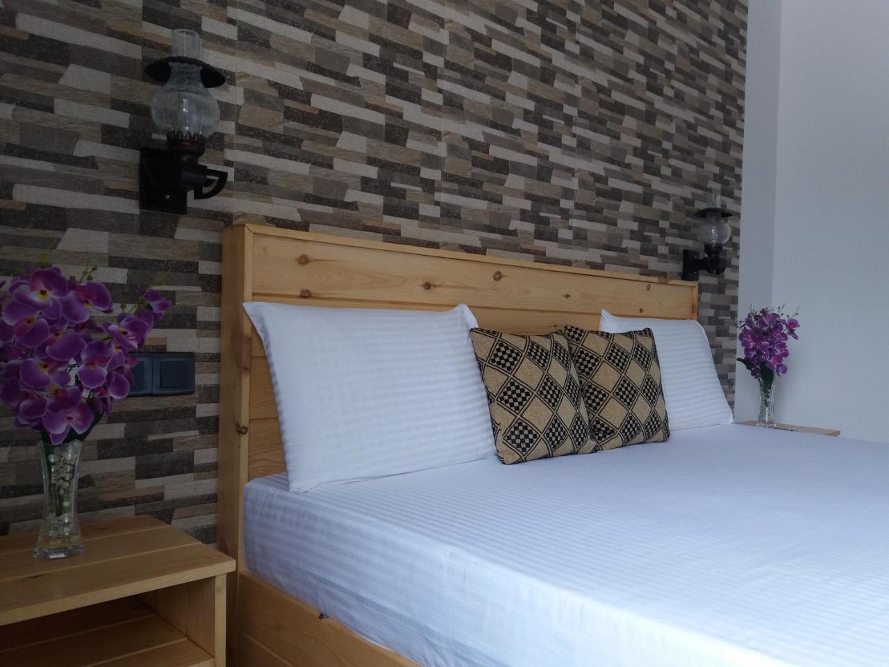 Dhanudi Homestay *