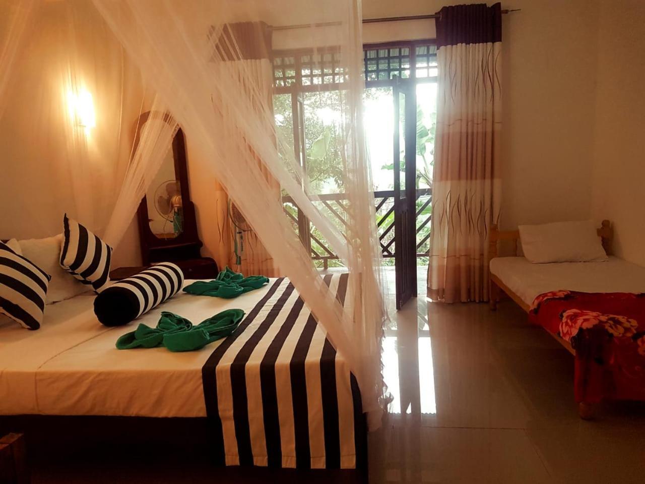 New Red Rose Homestay *