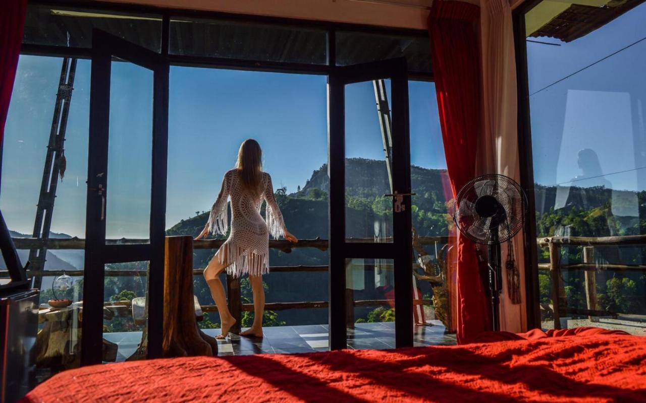 Bed & Breakfast Romance In Ella