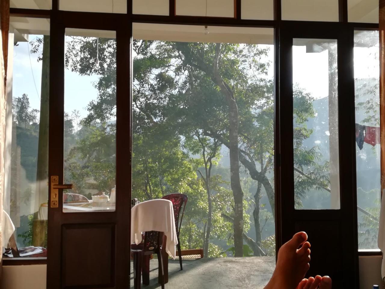 Resort Leaf *